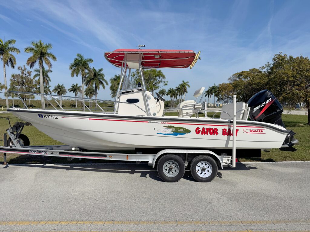 2003 Boston Whaler 220 Dauntless