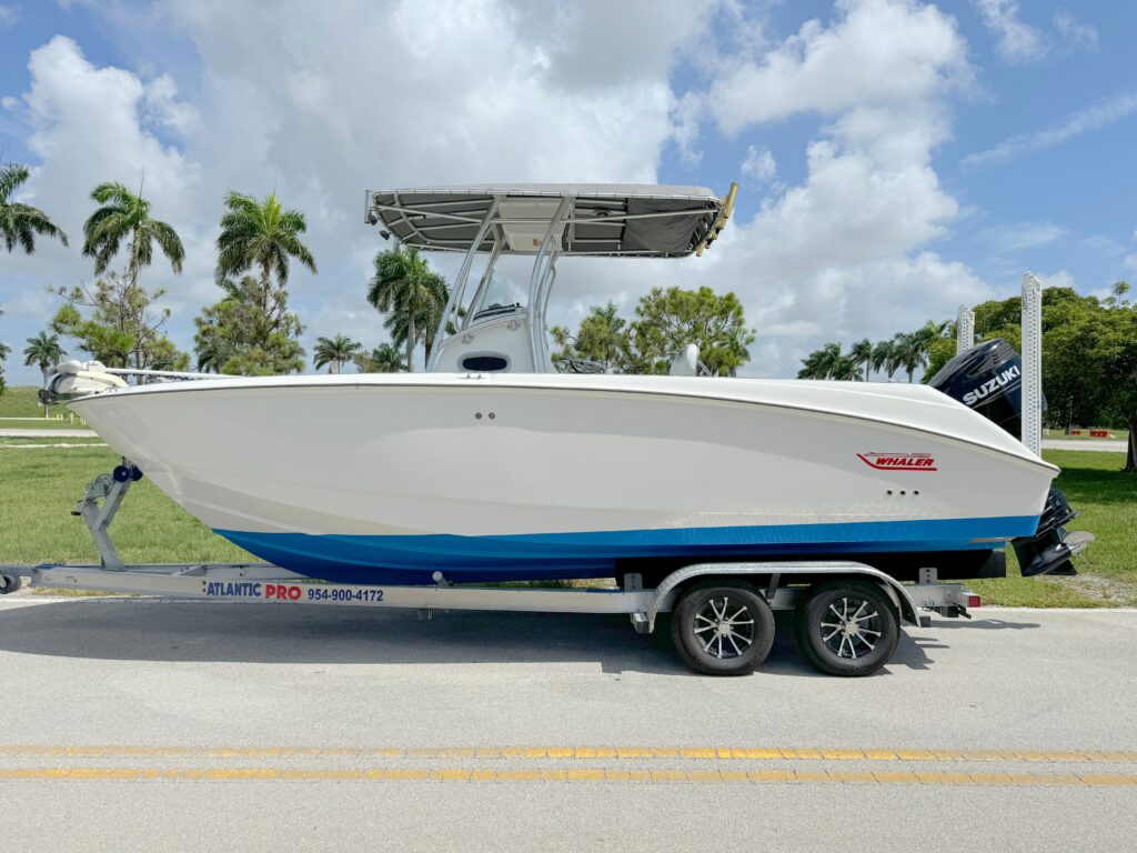 2004 Boston Whaler 240 Outrage