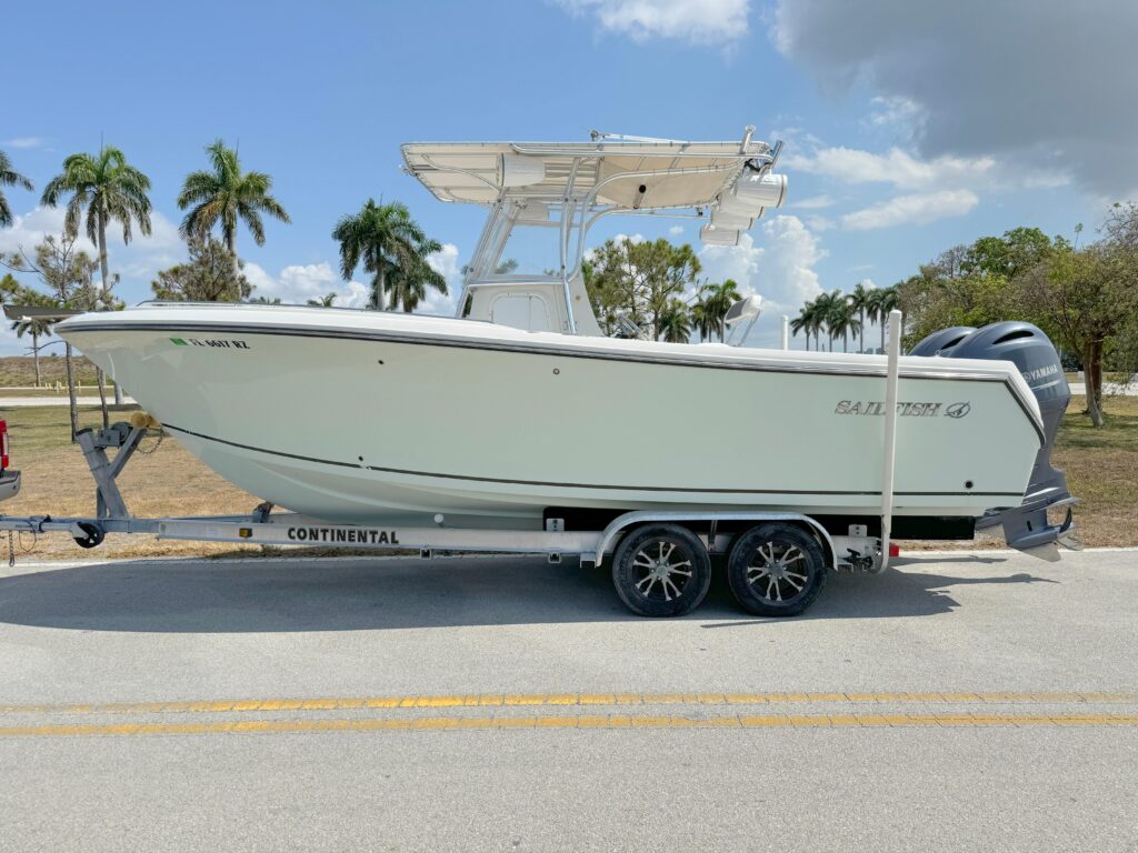 2011 Sailfish 2360 CC