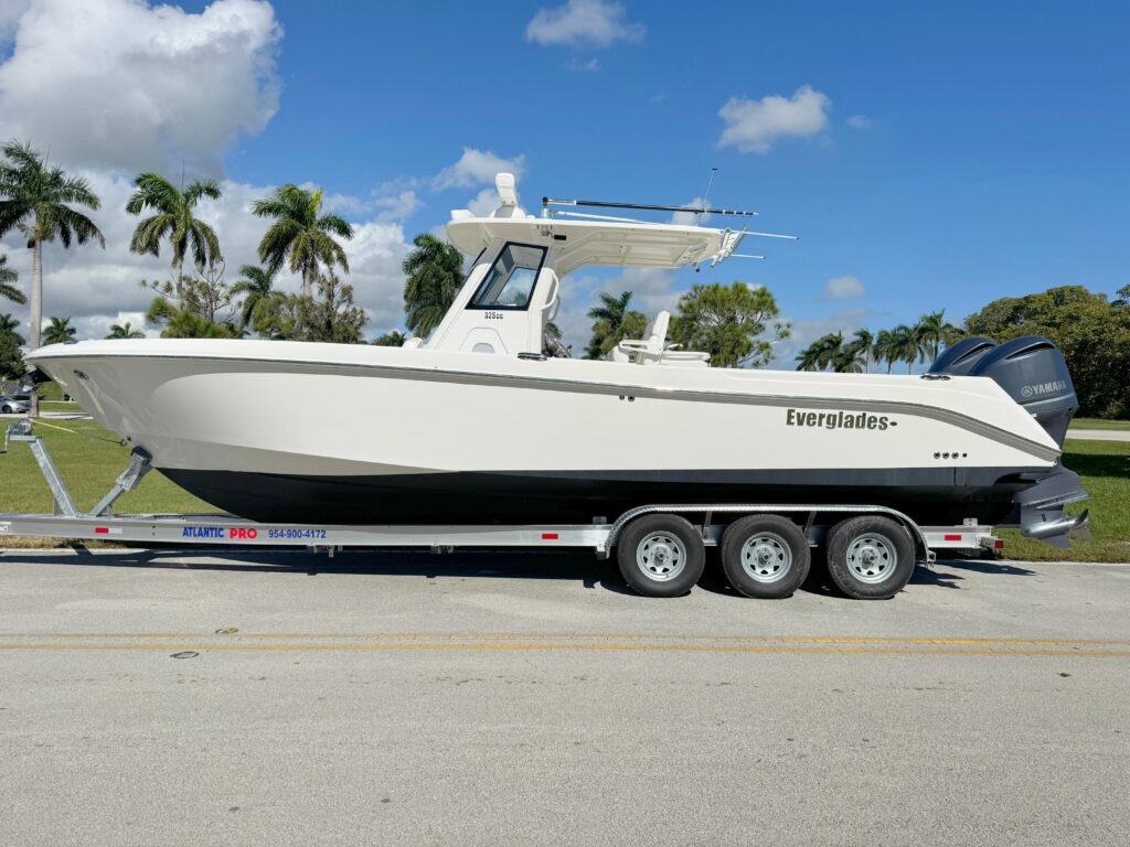 2012 Everglades 325 Center Console