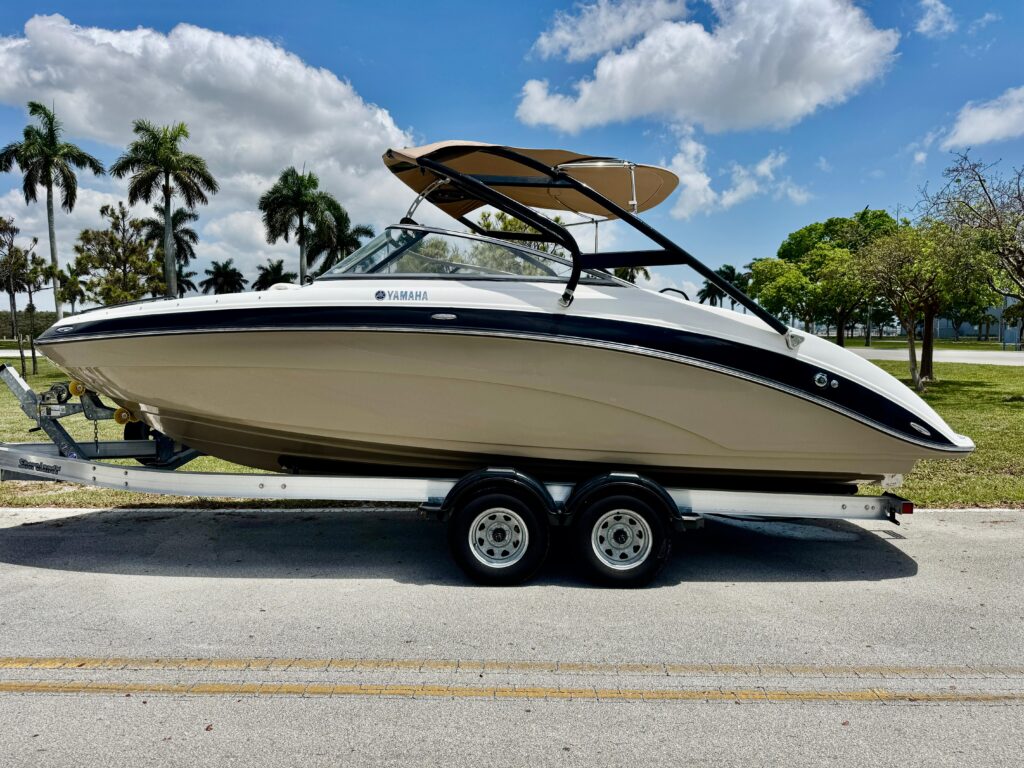 2012 Yamaha Boats 242 Limited S