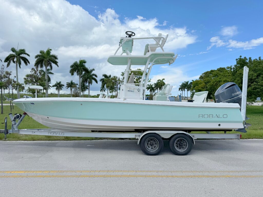 2018 Robalo 246 Cayman SD
