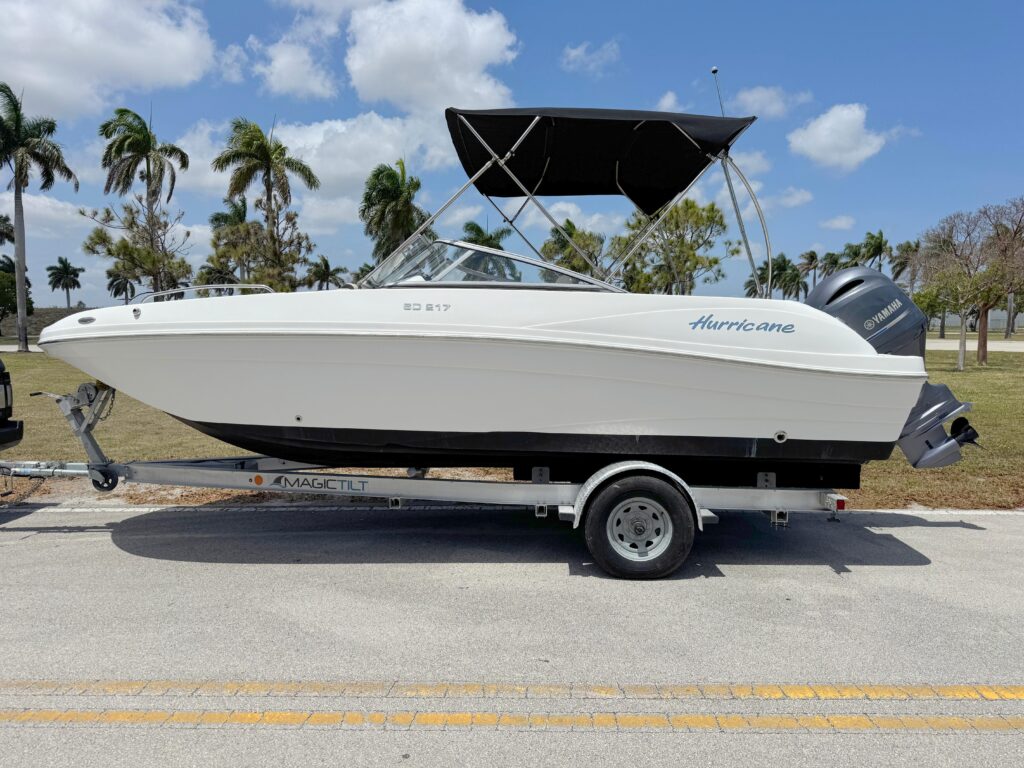 2019 Hurricane SunDeck 217 OB