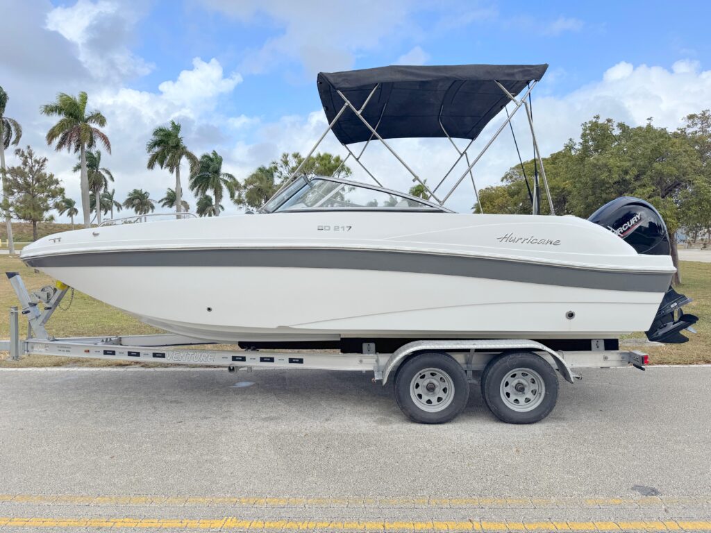 2020 Hurricane SunDeck 217 OB