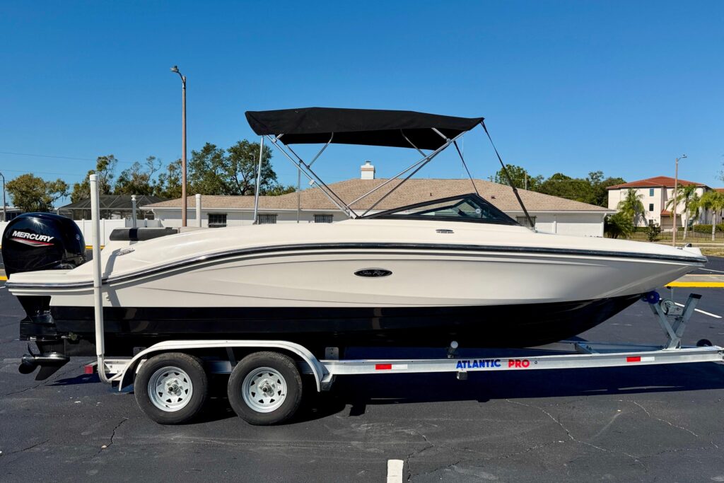 2023 Sea Ray SPX 210 Outboard