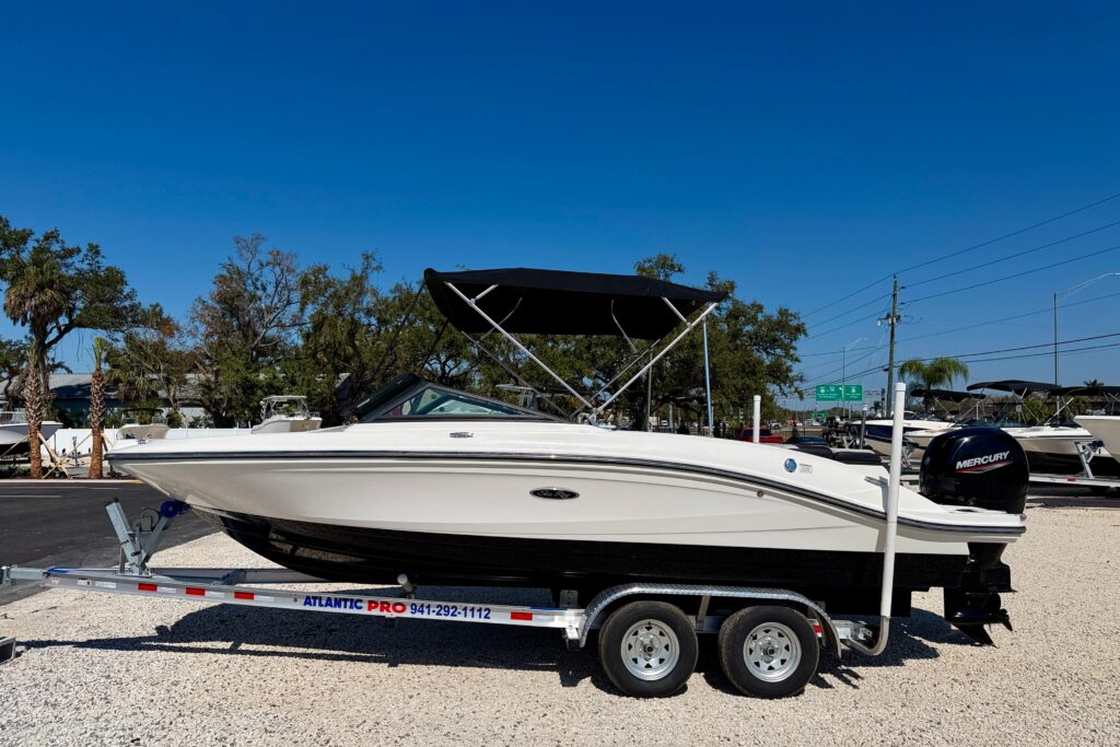 2023 Sea Ray SPX 210 Outboard