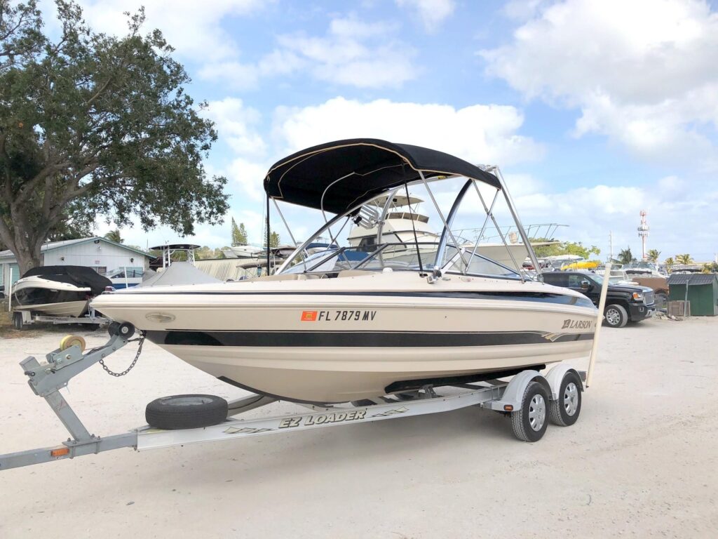 2004 Larson LXi 210