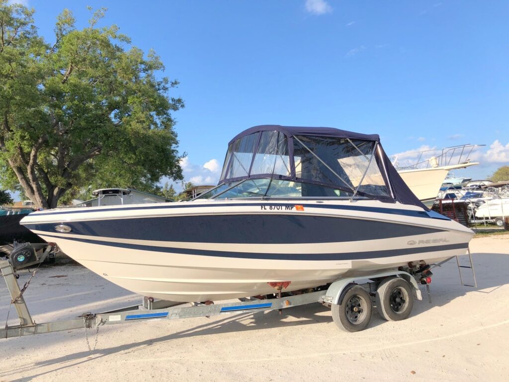 2004 Regal 2200 Bowrider