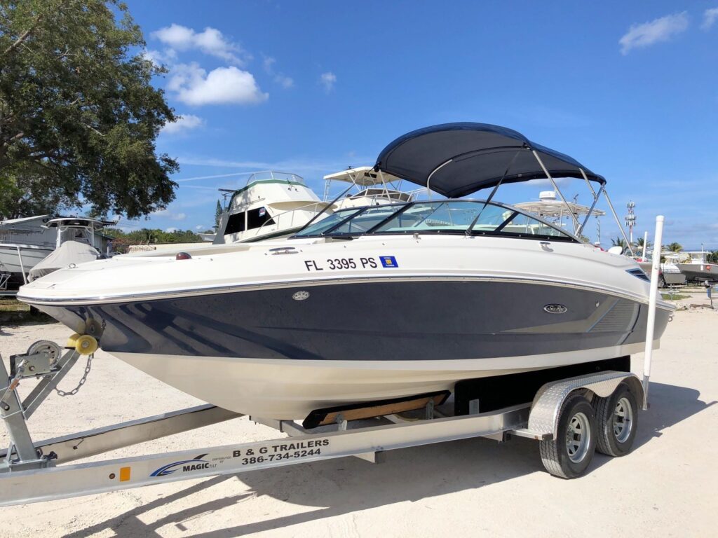 2013 Sea Ray 220 Sundeck