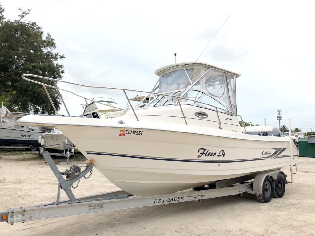 2005 Cobia 270 Walkaround