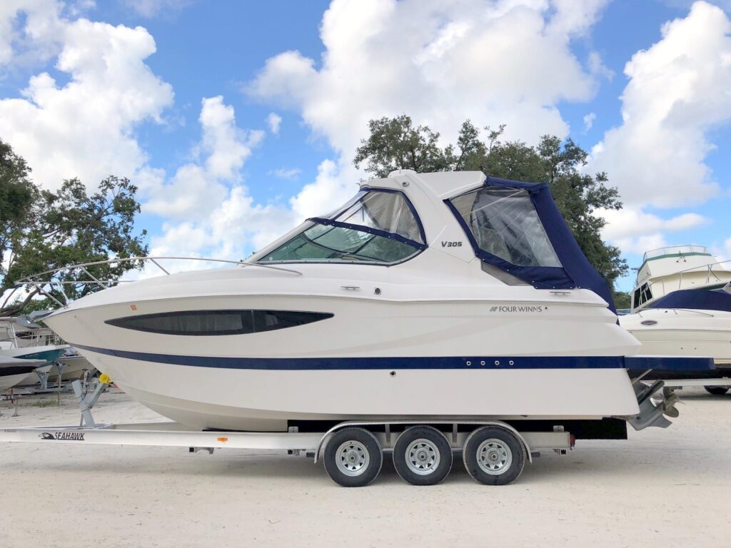 2012 Four Winns V305