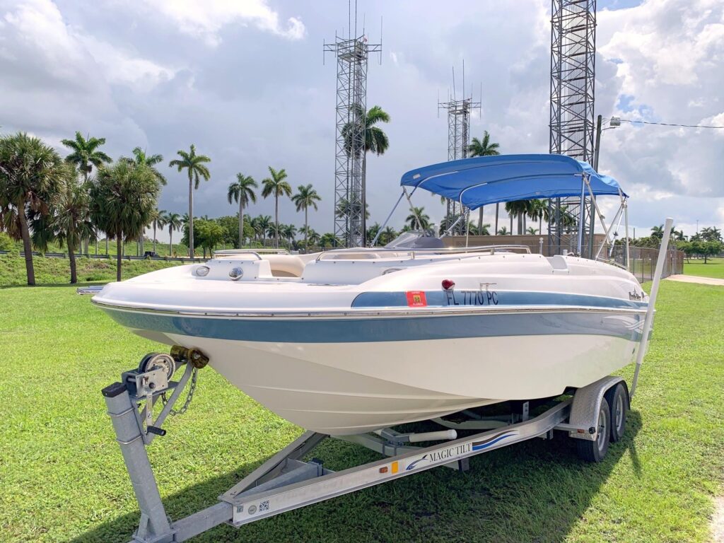 2011 NauticStar 210SC Sport Deck