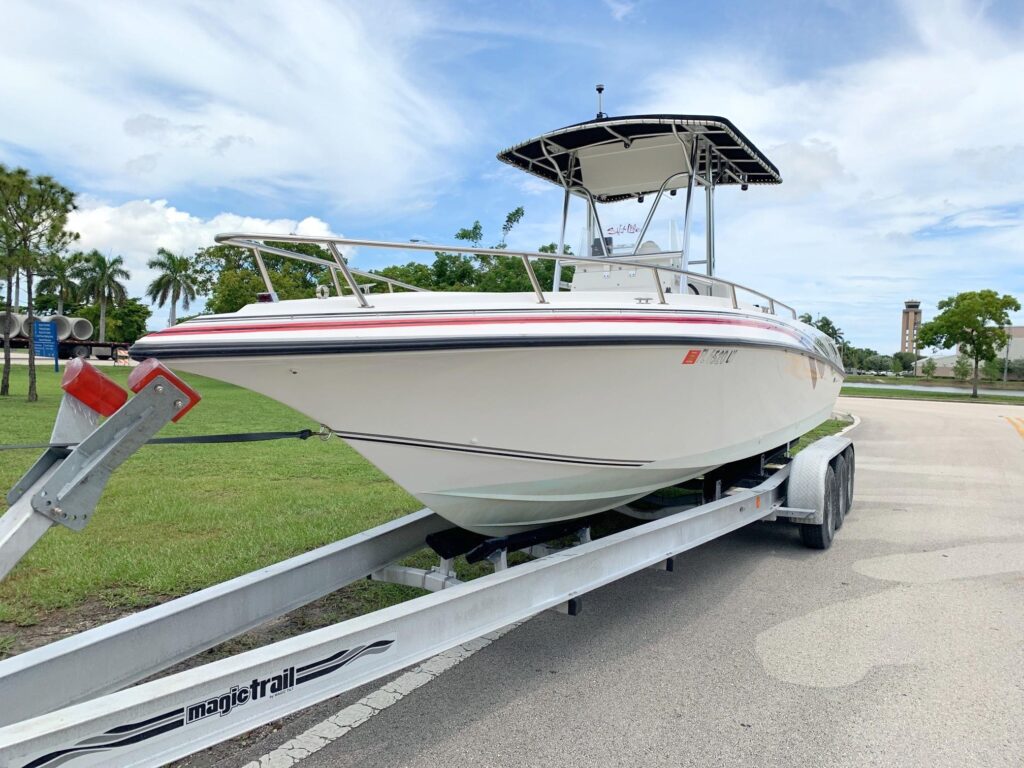 2002 Fountain 25 Center Console