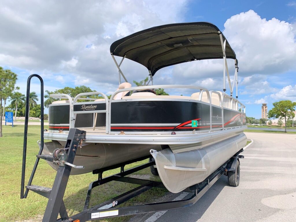2011 Sun Tracker Fishin’ Barge 21 Signature Series