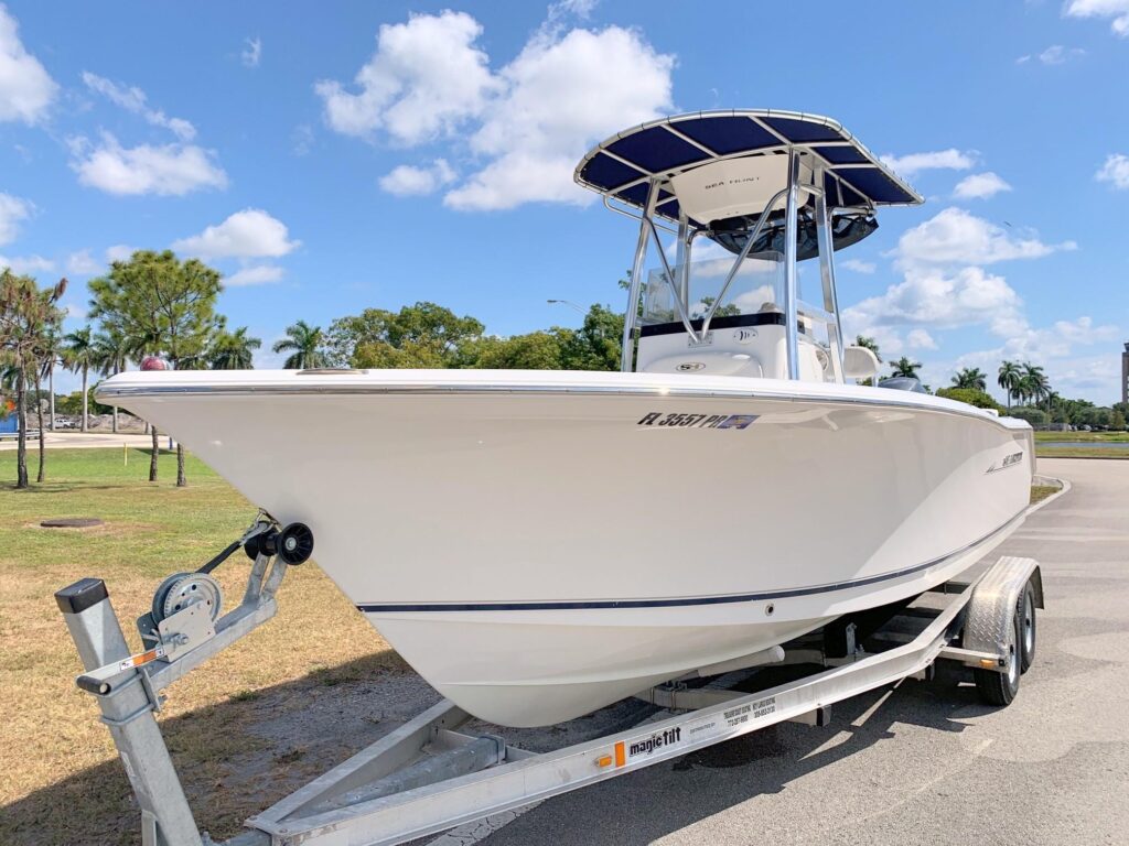 2011 Sea Hunt Triton 225