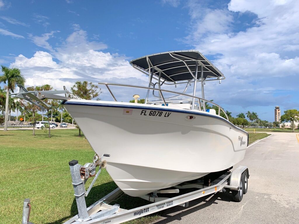 2002 Fishmaster 2100 Center Console