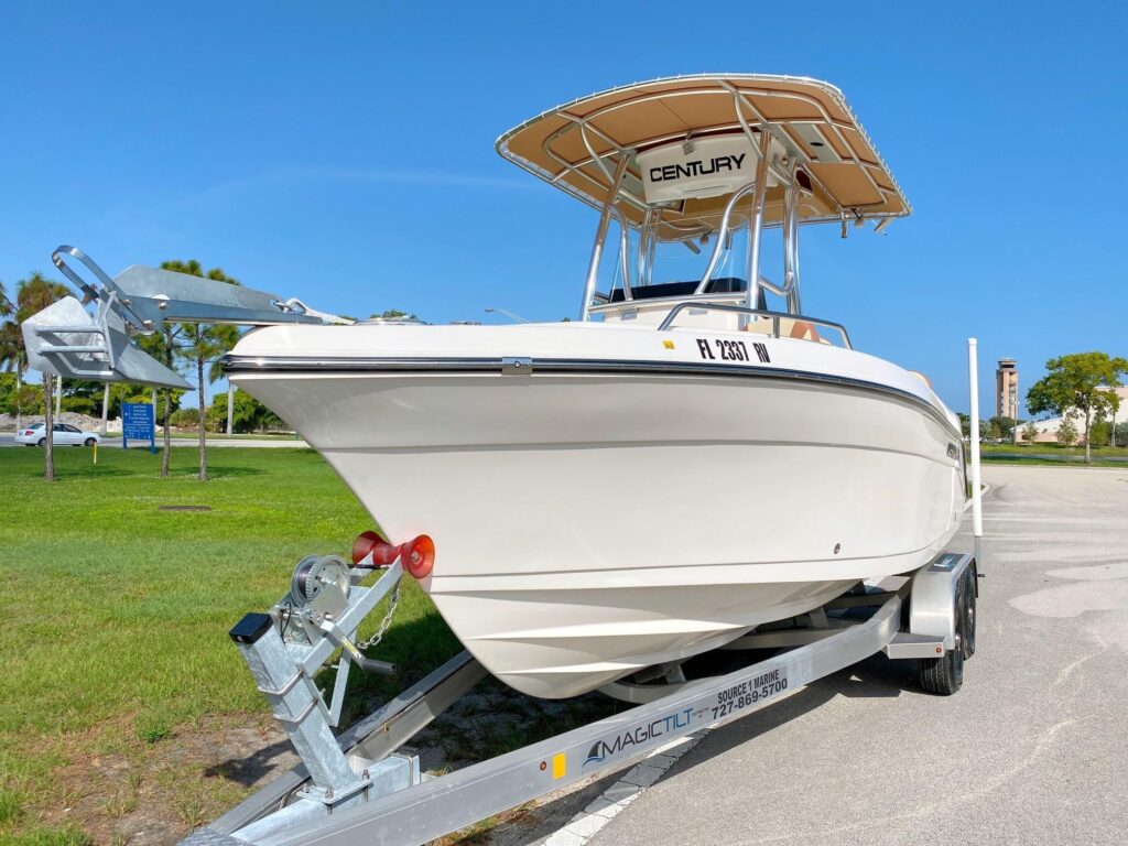 2019 Century 2200 Center Console