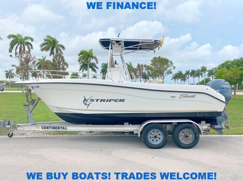 2005 Seaswirl Striper 2101 Center Console O/B