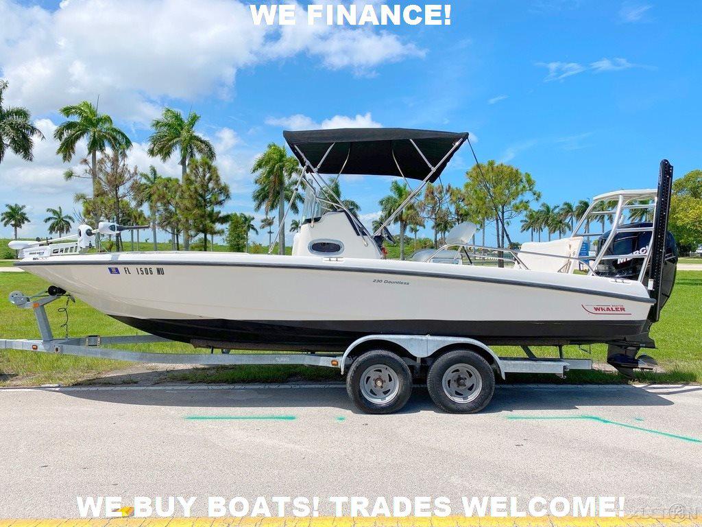 2009 Boston Whaler 230 Dauntless