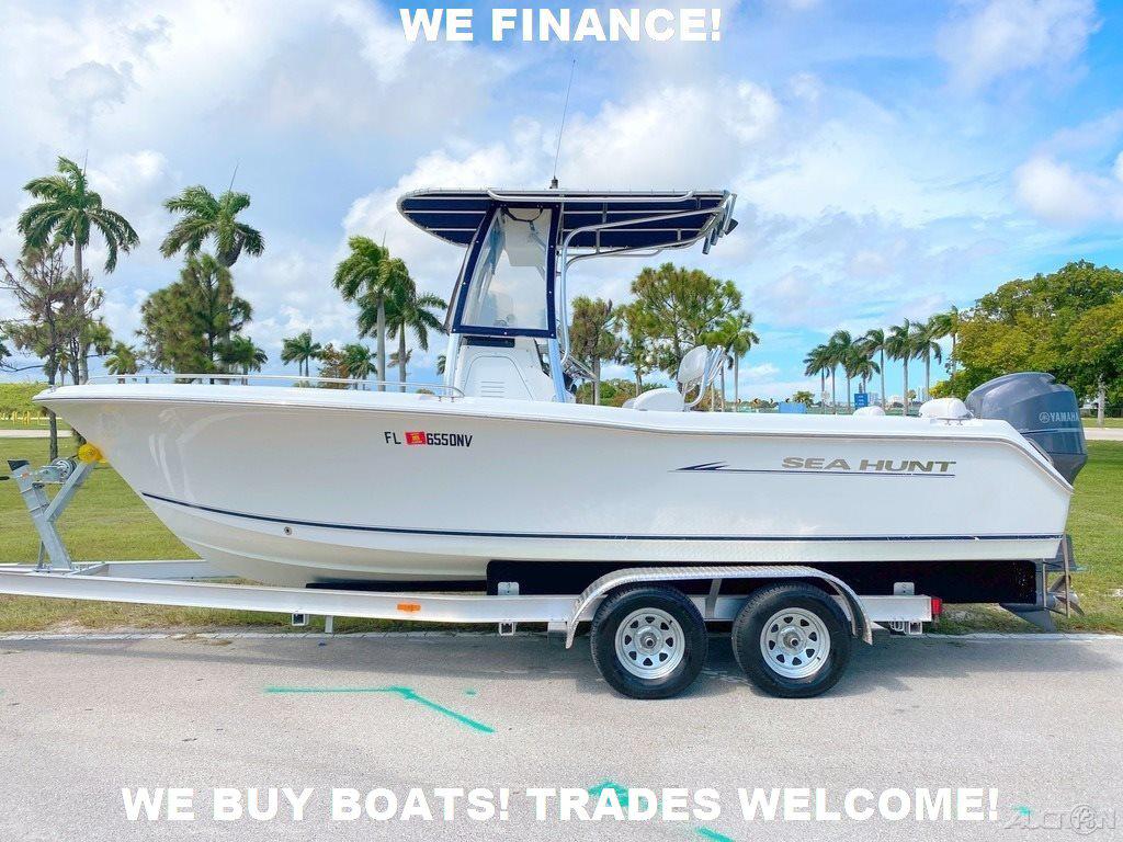 2008 Sea Hunt Triton 220