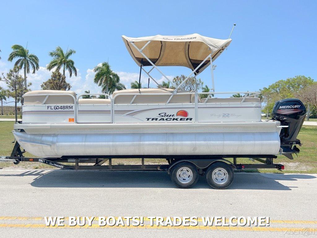 2015 Sun Tracker Party Barge 22 DLX