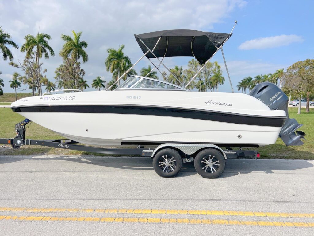 2019 Hurricane SunDeck 217 OB