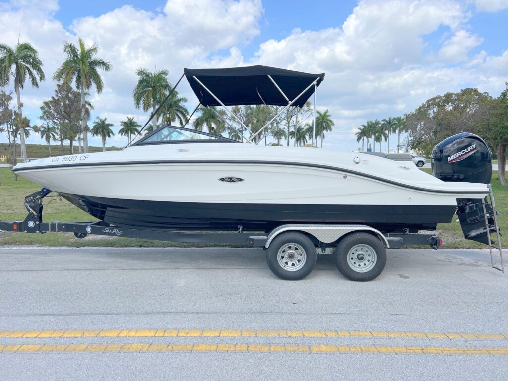 2021 Sea Ray SPX 210