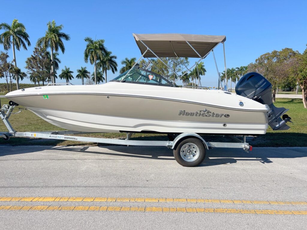 2017 NauticStar 203SC Sport Deck
