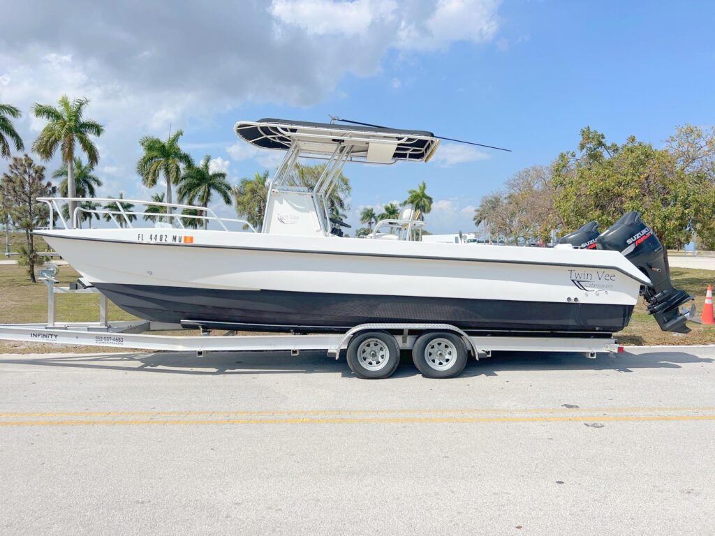 2005 Twin Vee 26 Center Console