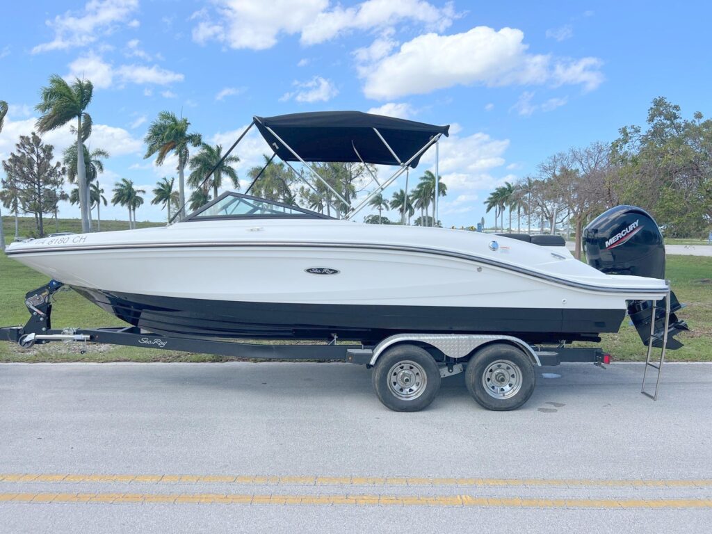 2021 Sea Ray SPX 210