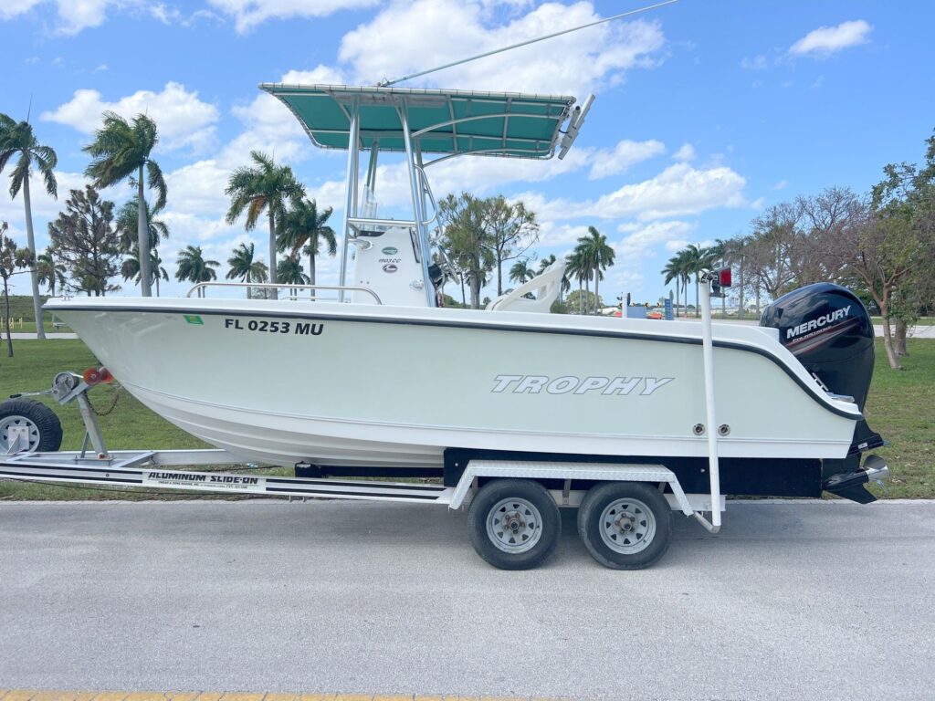 2005 Trophy 1903 Center Console
