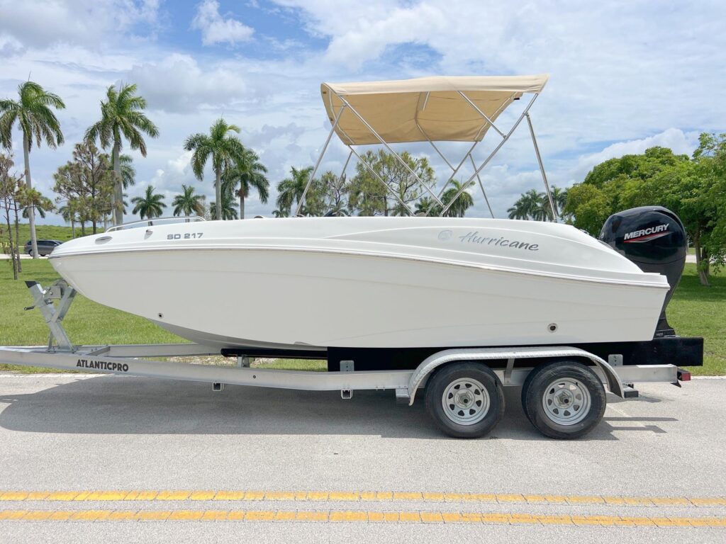 2020 Hurricane SunDeck 217 OB