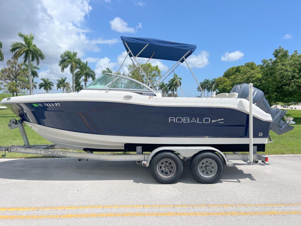 2014 Robalo R207 Dual Console