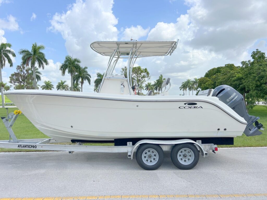 2019 Cobia 220