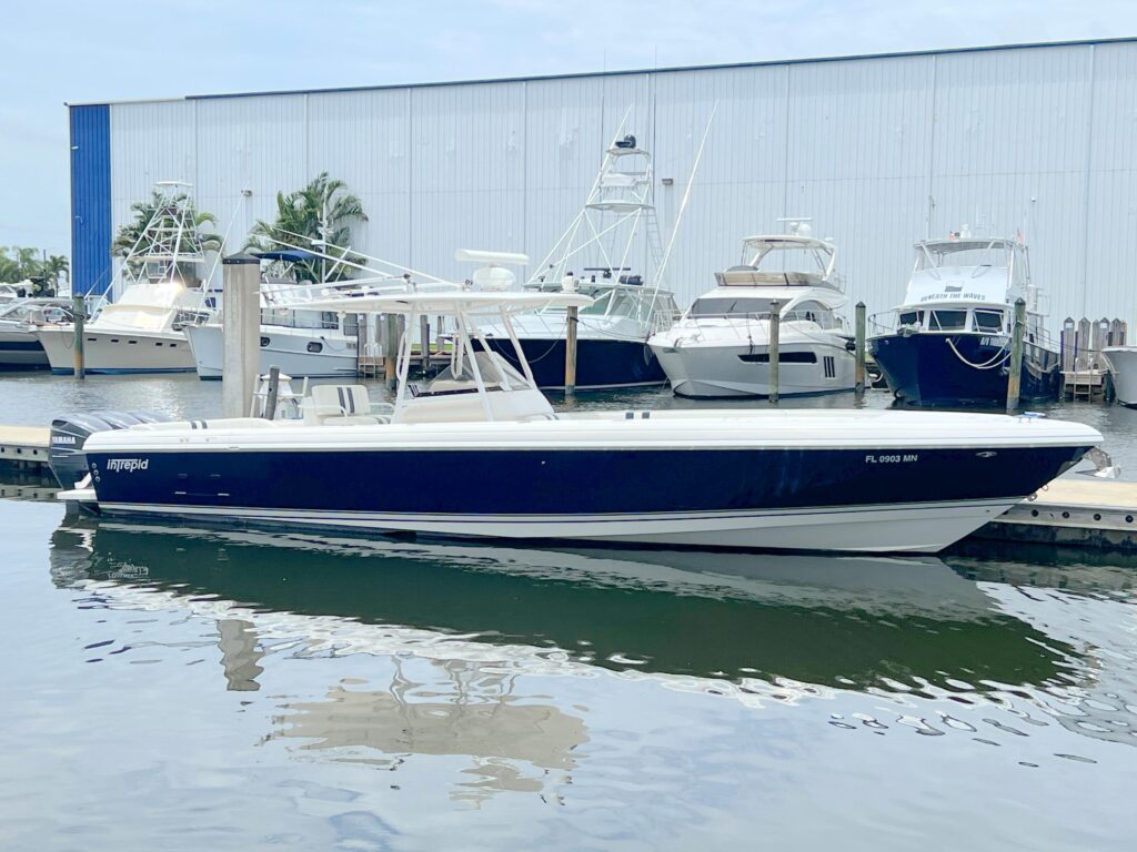 2004 Intrepid 375 Open