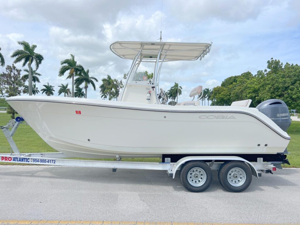 2017 Cobia 220