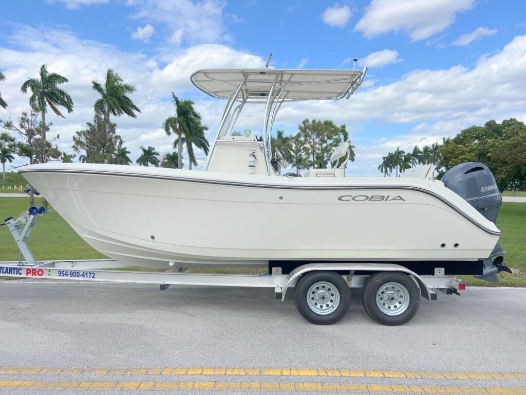 2019 Cobia 220