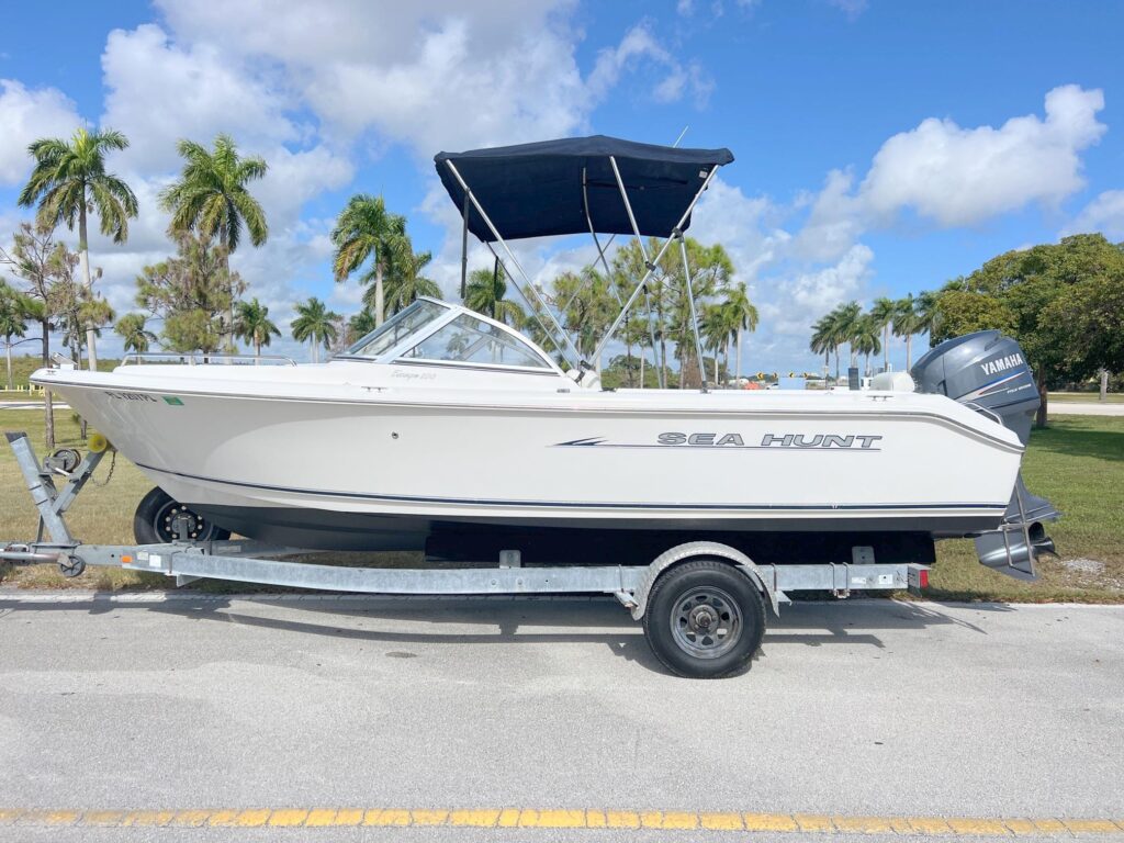 2007 Sea Hunt Escape 200