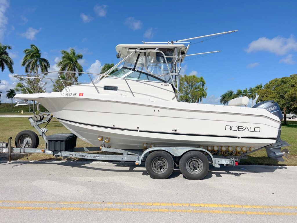 2005 Robalo R235 Walkaround