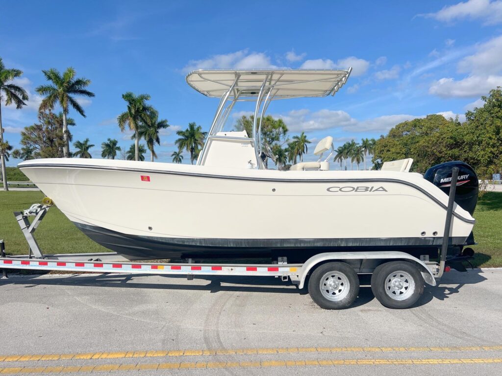 2021 Cobia 220