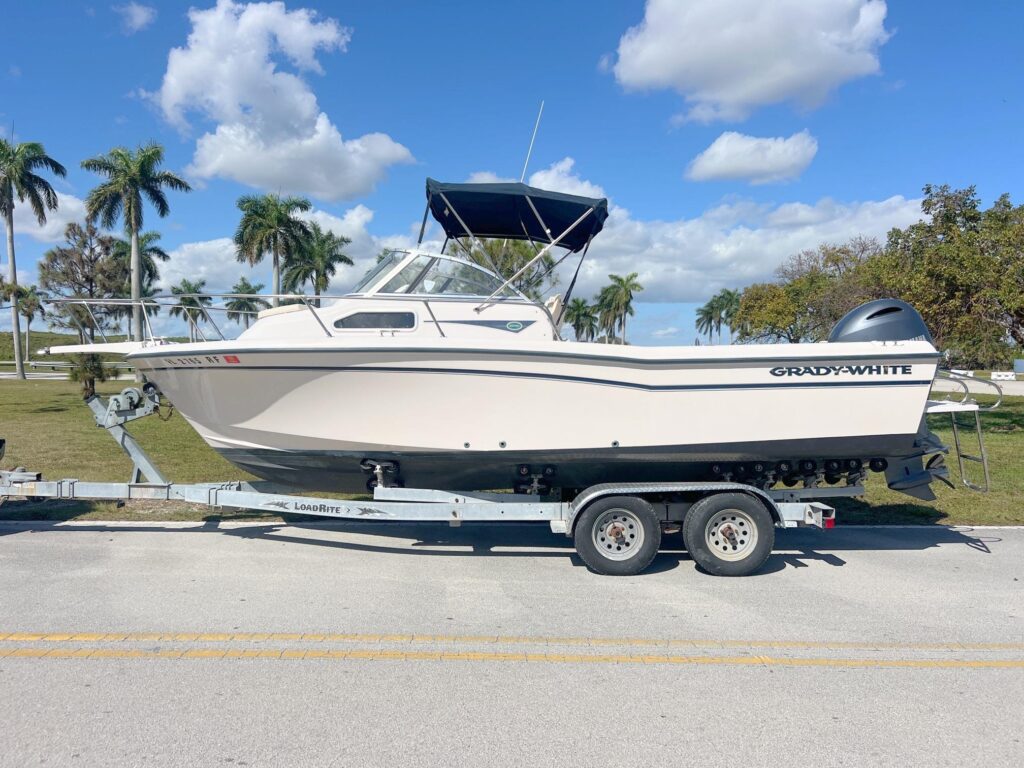 2000 Grady-White Seafarer 226