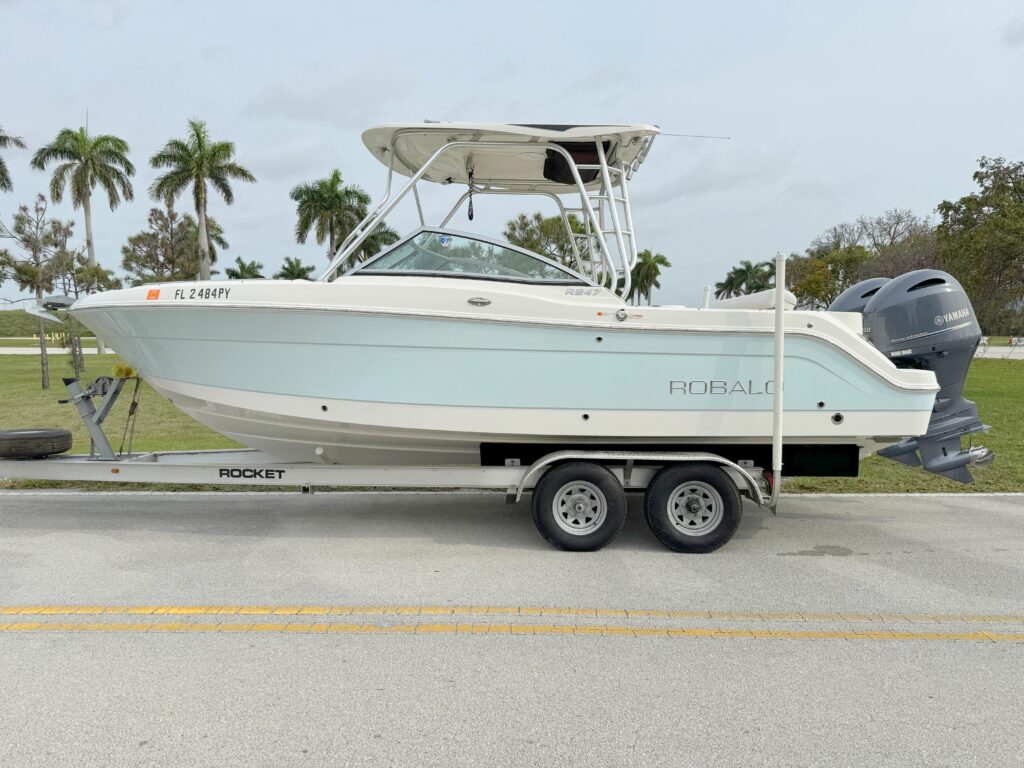 2015 Robalo R247 Dual Console
