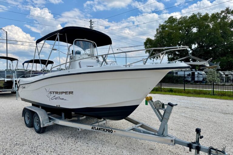 2003 Seaswirl Striper 2101 CC
