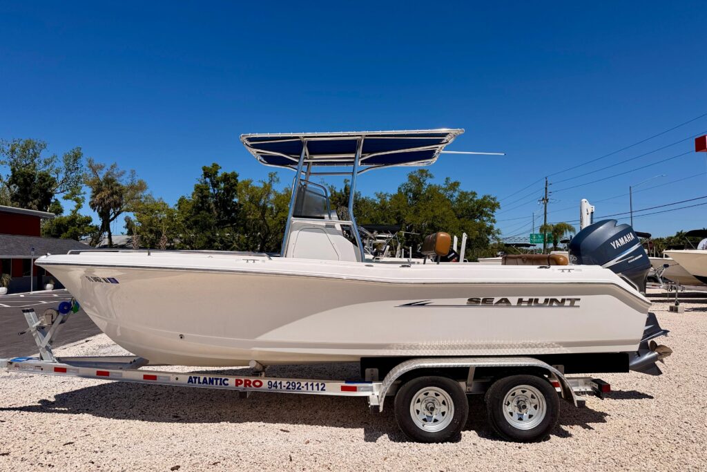 2010 Sea Hunt Ultra 210