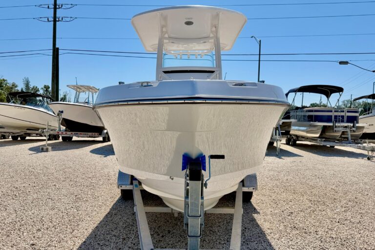 2022 Century 2301 Center Console