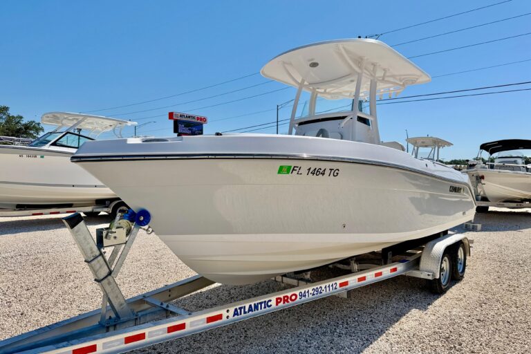 2022 Century 2301 Center Console