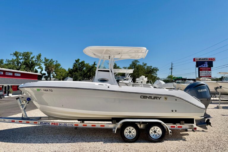 2022 Century 2301 Center Console