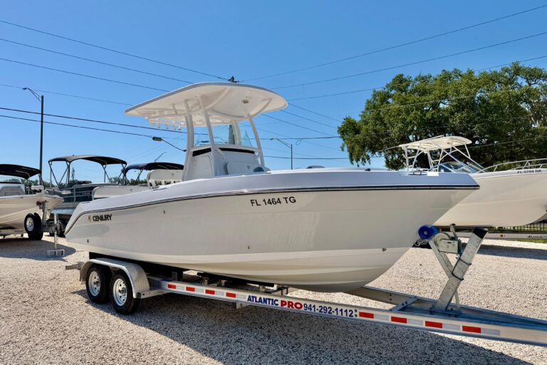 2022 Century 2301 Center Console