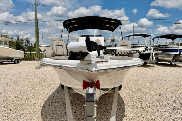 2022 Sea Pro 248 Bay