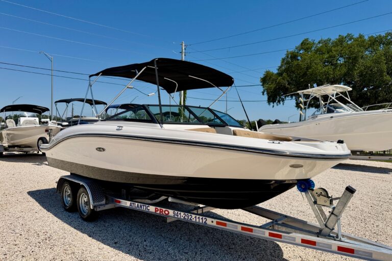2022 Sea Ray SPX 210 Outboard